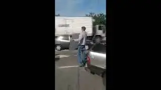 Tentativa frustrada de falsa briga da esquerda na Motociata 12/06/2021 o elemento se entrega.