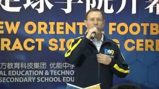 Carlos Wizard discursa em chin&ecirc;s