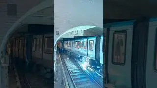 ⚡ Arc &eacute;lectrique sur le MP14 &agrave; Ch&acirc;telet &ndash; impressionnant ! #mp14 #idfm #metro #railway #paris #rail