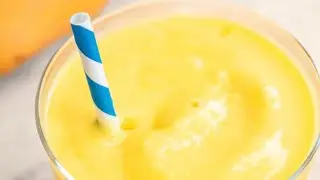 How to make A mango strawberry smoothie 🔥🔥🔥