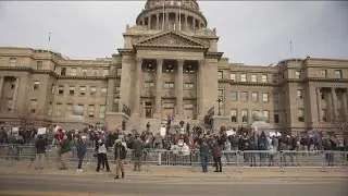 Both pro- and anti-ICE protests pop up in Treasure Valley