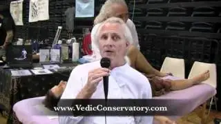 Mukti Michael Buck at the World Massage Festival