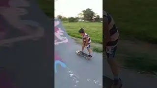 Crian&ccedil;a de 5 Anos fazendo Manobras de Skate - Davi Lucas