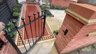 Putney Ball top styled gate.