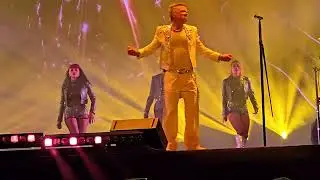 04.09.25. Robbie Williams - Feel. Almaty. Kazakhstan. Park Live  #RobbieWilliams 