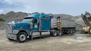 Cat 950L wheel loader loading a tractor trailer #kenworth #peterbilt #truck