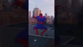 Spiderman Disarms Bomb, Fights Enemies & Swings Through City!