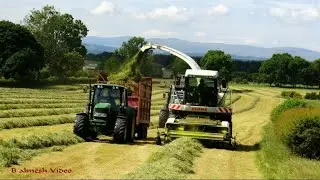 Silaging with Claas 890, John Deere and New Holland.