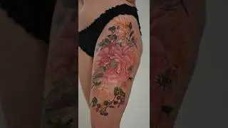 Floral thigh piece - Willow Webber #legtattoo #tattoosideas #flowertattoo #artist