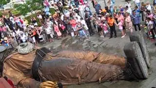 The Giants, Festival of Perth. Diver sleeps near Horseshoe Bridge