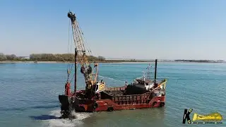DRAGLINE LIEBHERR HS 855 SAND DREDGING FOR THE BEACH #liebherr #dragline #heavyequipment #digger