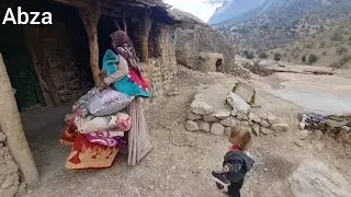 The Story of a Nomadic Mother's Risky Journey with Her Children to the Bottom of the Mountain