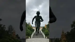 Statue Moving When No One Is There Caught On Camera 😱