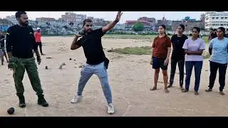The right way to hold a SHOTPUT, the right way to throw, #shotputworkout #shotputthrow #shotputte...