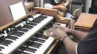 Hammond Organ Crazy Praise! -Make Jesus pat His foot-not us!