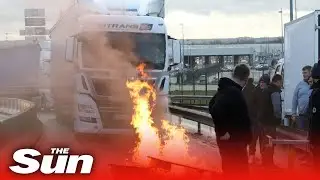 French fishermen blockade Channel to wreak havoc on EU-UK Christmas deliveries