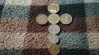 МОНЕТЫ: 1 по 200, 3 по 100, 1 по 50, 1 по 20 и 1 по 5 ТЕНГЕ лежат на байк поверх 11 Января Широкофор