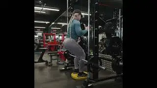 STRONGBODY - Sissy squat i smithmaskin / Smith machine sissy squat