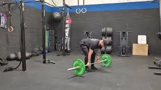 SUPINATED PENDLAY ROW / Tirage verticale buste pench&eacute; avec d&eacute;part arr&ecirc;t&eacute; prise supination. 