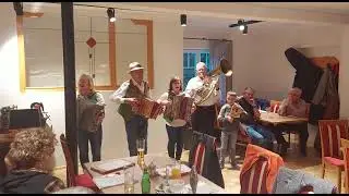 I schrei h&uuml;h...  - Die BradlmusiKanten (Handymitschnitt beim Bachwirt)
