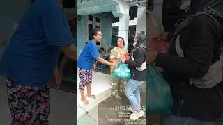 Kepling 1 Kelurahan Sarudik didampingi Satpol PP menyalurkan paket  Bantuan sembako bagi masyarakat