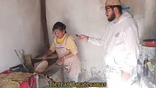 Probando unas ricas y deliciosas 😋 tortillas a mano de nuestra amiga toñita🤠🤗👍