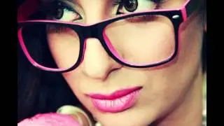 Trend Highlight: Nerdy Glasses