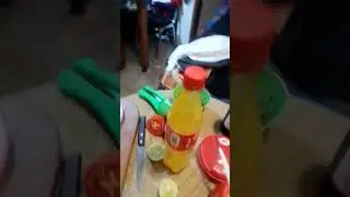 pescado con cebolla tomate hierbas arom&aacute;ticas licor durazno 21 Febrero 2025