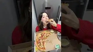 Yalnız yaşama keyfi! 🤍 #pizza #papajohns #asmr #mukbang #shorts