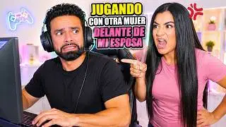 JUGANDO CON MI AMIGA DELANTE DE MI ESPOSA