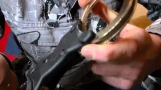 Hakology - Handcuff design flaws (Picking and shims)