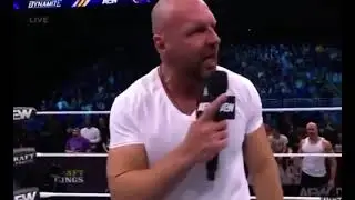 A fan yells to Jon Moxley “GO BACK TO ROMAN” 👀 #jonmoxley #romanreigns #leave #shield #aew #wwe