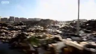 Breadlines and piles of rubbish on streets of Aleppo