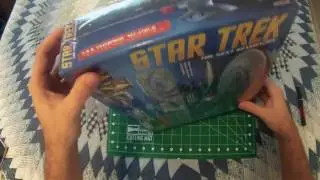 Star Trek NCC 1701-D Enterprise 1:1400 Model Unboxing -- AMT #955