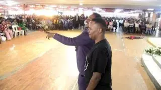 BUSINESS MAN Anointed by Apostle JB Makananisa to pray for CONGREGANTS ll Must Watch!!!