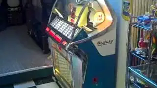 Seeburg 100J playing The Mark IV  AA-OOO-GAH