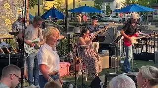 Town & Country band:  Boot Scootin&rsquo; Boogie