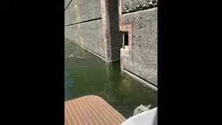 The Ice Harbor Lock filling up with water