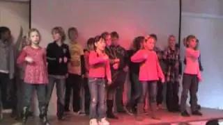 Groep 5 danst op Justin Bieber