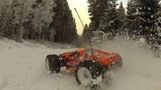 HPI Bullet St Flux - brushless RC slow motions on snow