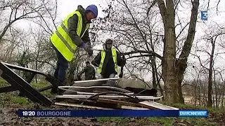 Ni&egrave;vre : ils ramassent les d&eacute;chets sur les bords de Loire