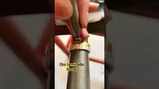 Oro laminado, literal.