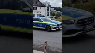 ALARM! Polizei rast vorbei * Alarmfahrt Polizei * Mercedes-Benz E-Klasse S213 Police #shorts