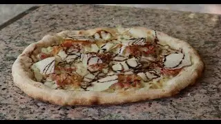 PIZZA ALLA VECCHIA MODENA IN FORNO A LEGNA con Crema all'Aceto Balsamico di Modena IGP