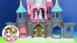 Magiclip Princess Cinderella & Aurora watch fireworks from the castle balcony
