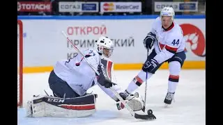 Former KHL goalie Michael Garnett is helping Ukrainian refugees in Poland