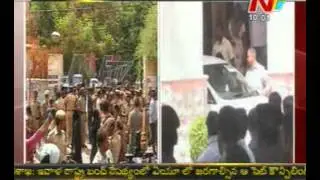 Y S Jagan moving to CBI court - Visuals