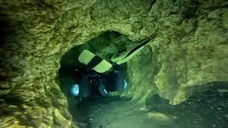 FL Peacock Spring Crossunder - It's cozy in there!   #diverite #gopro #cavediver #scubadiving