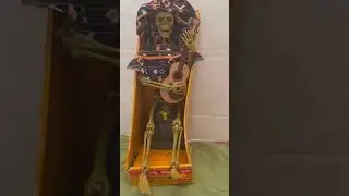2019 Spooky Village Animated Skeleton Playing Guitar La Bamba Halloween Decor