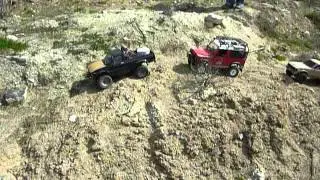 RC Hilux und Landrover in Kiessgrube